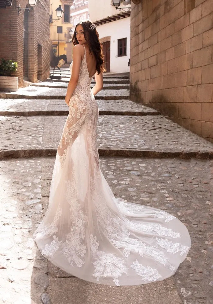 Luxury Lace Appliques Wedding Dresses For Woman Sexy Illusion V-Neck Spaghetti Straple Vintage Backless Button Bride Gown Dress