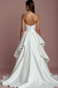 Chic White Princess Bridal Gown with a Sculpted Bodice and Layered Skirt