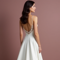 Elegant White Mermaid Wedding Dress with a Structured Bodice for a Sleek Look