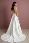 Elegant White Mermaid Wedding Dress with a Structured Bodice for a Sleek Look