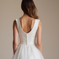 Elegant White Mini Short Wedding Dress with a Sculpted Bustier for a Sophisticated Look