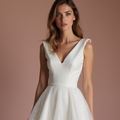 Elegant White Mini Short Wedding Dress with a Sculpted Bustier for a Sophisticated Look