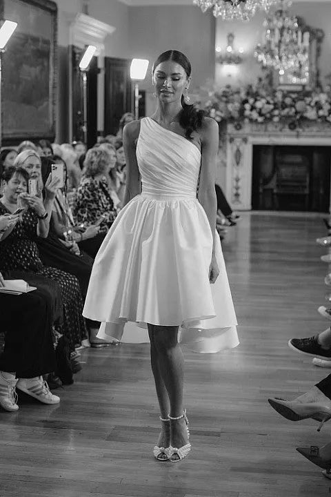 Simple White Satin One Shoulder Mini Wedding Dress Above Knee Back Button A-Line Sleeveless Pleats Vestidos De Novia