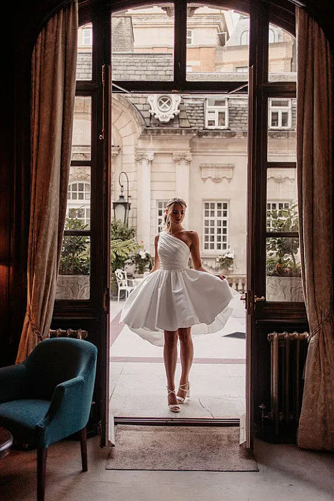 Simple White Satin One Shoulder Mini Wedding Dress Above Knee Back Button A-Line Sleeveless Pleats Vestidos De Novia