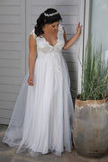 Gorgeous V-Neck Wedding Dress Sleeveless Lace Appliques A-Line Tulle Custom Zipper Or Lace-Up Back Plus Size Women Bride Gown