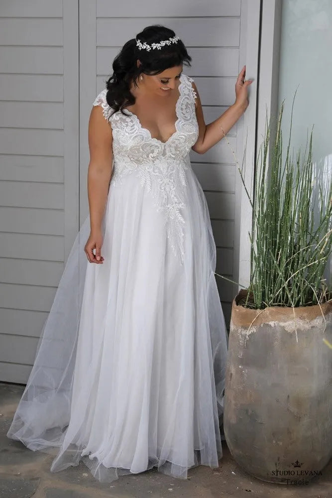 Gorgeous V-Neck Wedding Dress Sleeveless Lace Appliques A-Line Tulle Custom Zipper Or Lace-Up Back Plus Size Women Bride Gown