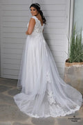 Gorgeous V-Neck Wedding Dress Sleeveless Lace Appliques A-Line Tulle Custom Zipper Or Lace-Up Back Plus Size Women Bride Gown