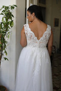 Gorgeous V-Neck Wedding Dress Sleeveless Lace Appliques A-Line Tulle Custom Zipper Or Lace-Up Back Plus Size Women Bride Gown