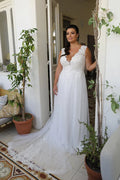 Gorgeous V-Neck Wedding Dress Sleeveless Lace Appliques A-Line Tulle Custom Zipper Or Lace-Up Back Plus Size Women Bride Gown
