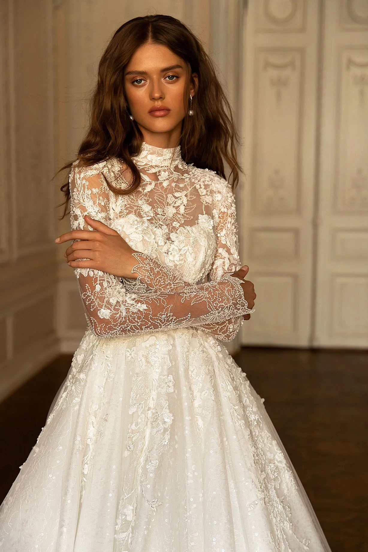 Modest High Collar Long Sleeve Wedding Dress Classic Lace Appliques Dress For Bride Sparkly A-line Bridal Gown Robe De Mariée