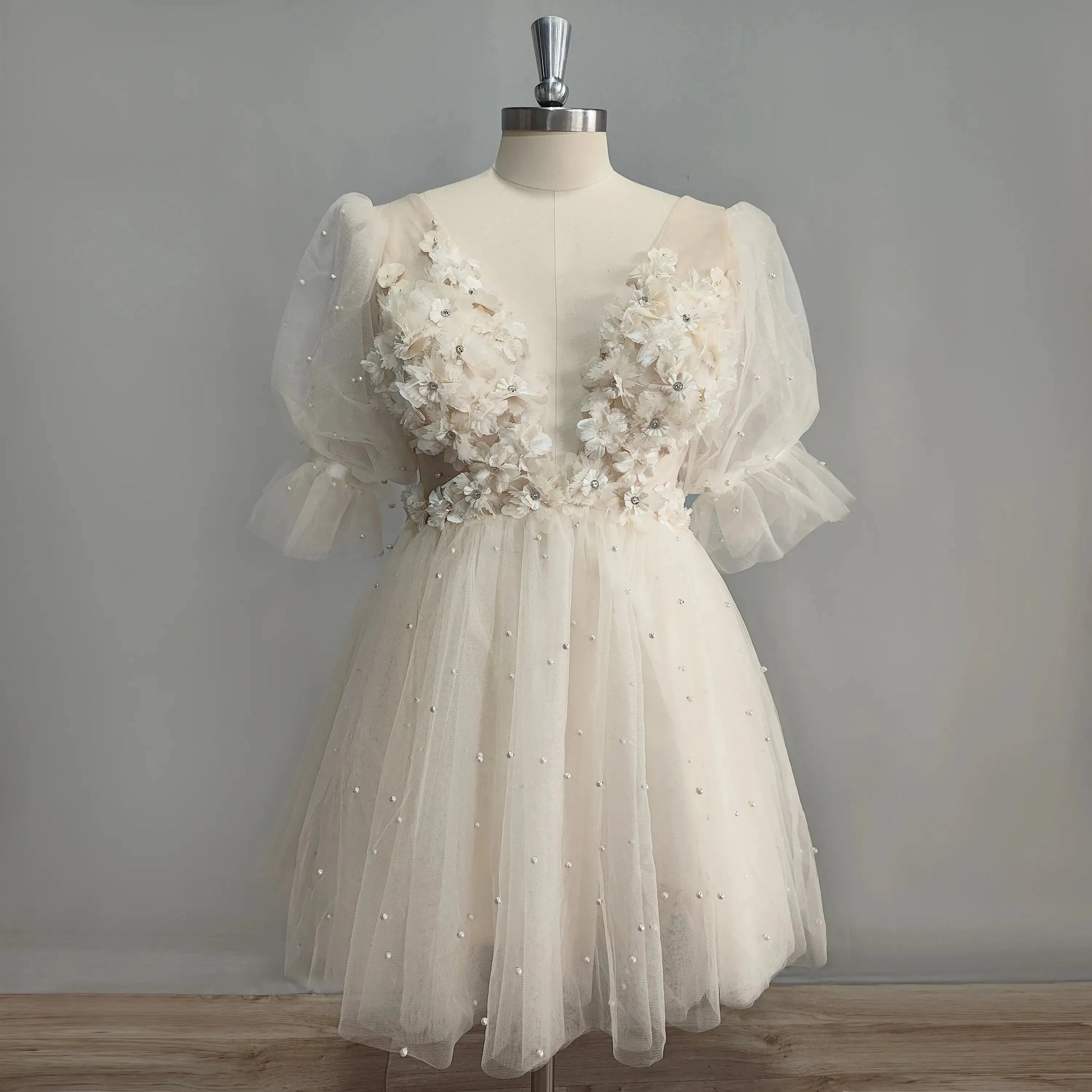 Short Sleeves Short Wedding Dress Pearls 3D Flowers V Neck Lace Appliques Backless Tulle Mini Bridal Gown Champagne
