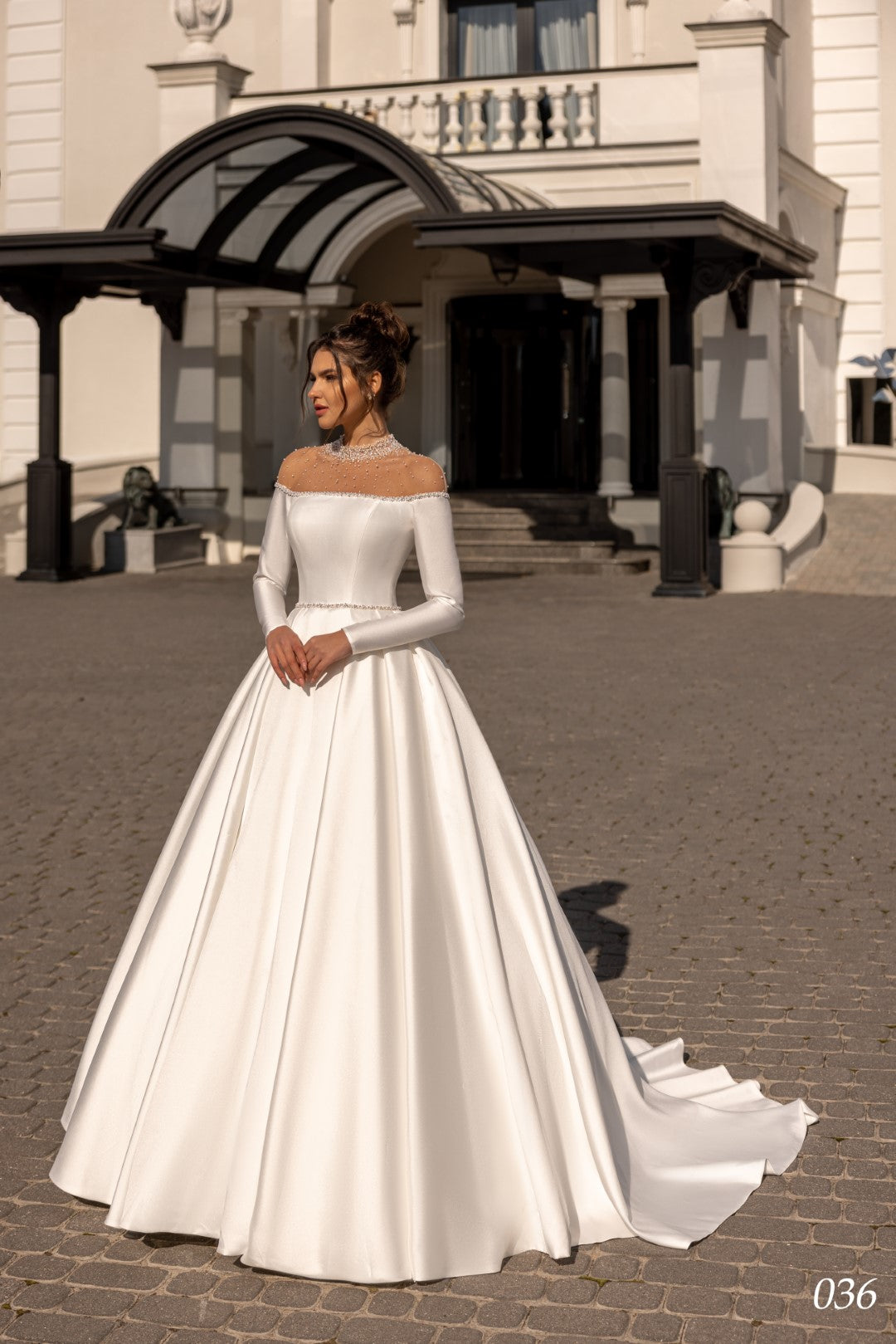 Liyuke Luxury Satin High Collar A-Line Bride Dress Full Sleeves Beading Pearls Of Neck Elegant Wedding Gowns Champagne