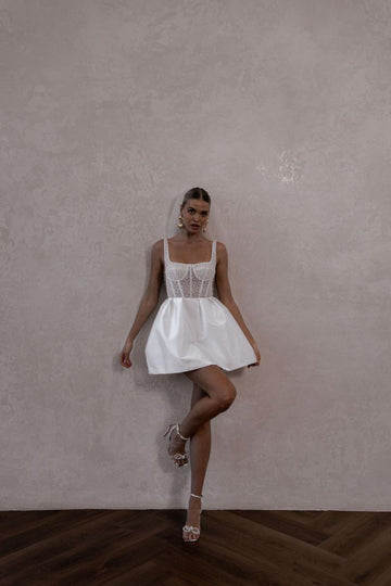 Sexy Spitzenquadratkragen Brautkleider elegant Rückenfreien Kurzschluss über Knie Minischantel Brautkleider Vestidos de Novia