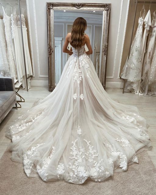 Älskling spets bröllopsklänningar prinsessa ärmlösa applikationer elegant lång brud klänning boho prom brudklänningar