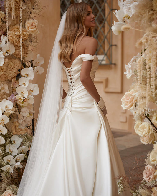 Sexig en linje formella bröllopsklänningar för kvinnor elegant utanför axeln ärmlös snörning upp backless brudklänningar vit anpassad