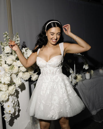Lacet de paillette 3d fleurs mini robe de mariée en V en V V robes nuptiales de mariée sans manches brillantes sans manches