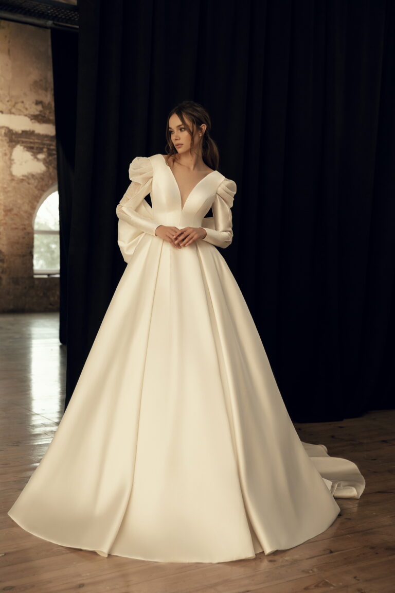 Satin V Neck White Bridal Gowns Puffy Long Sleeves Wedding Dresses Ruched Beading Vestidos de Novia Custom Made Big Bow