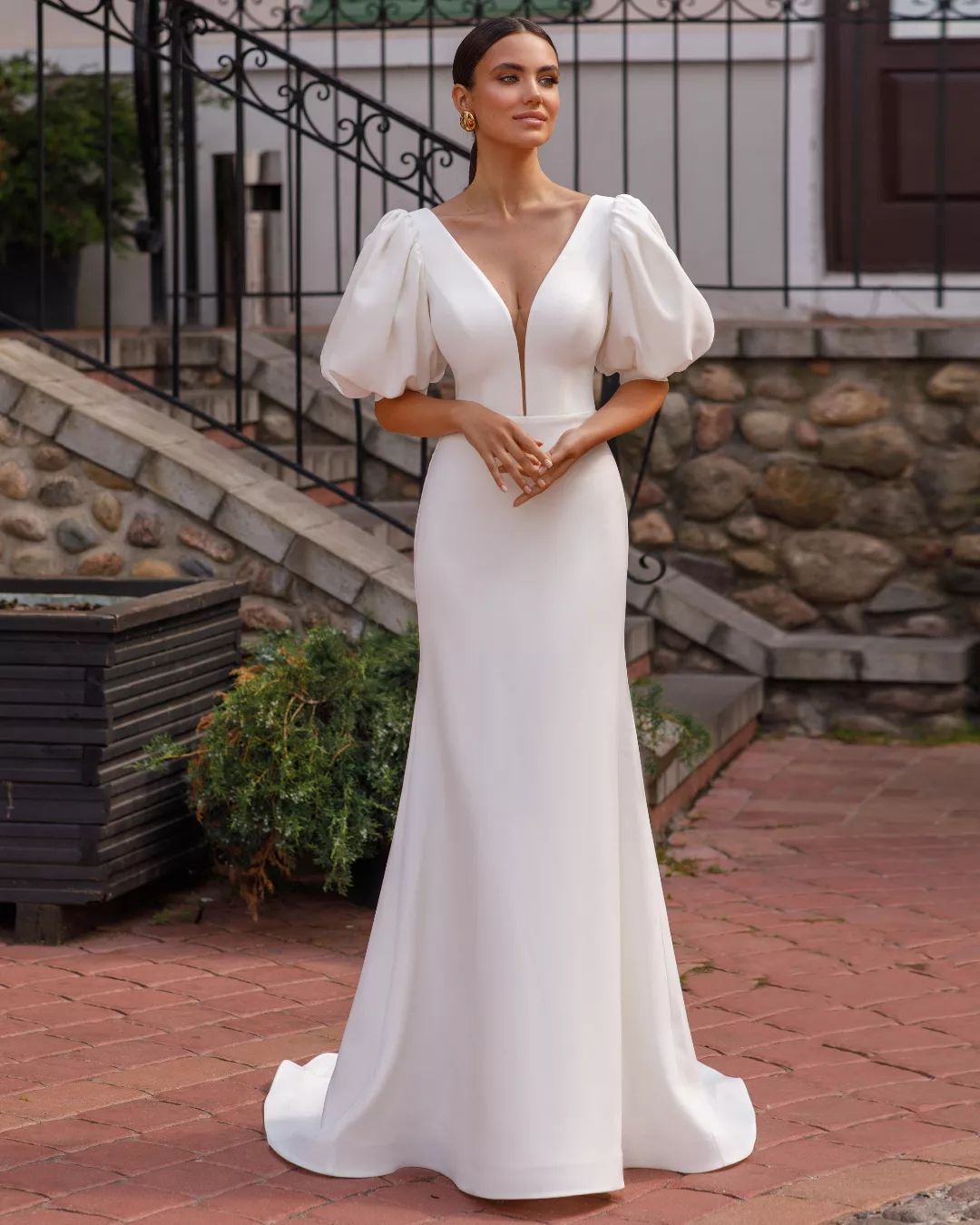Einfache Brautkleider Scheide Satin Brautkleider Kurzpuffärmel Robe für formelle Party V-Ausschnitt Elegant Vestidos de Novia