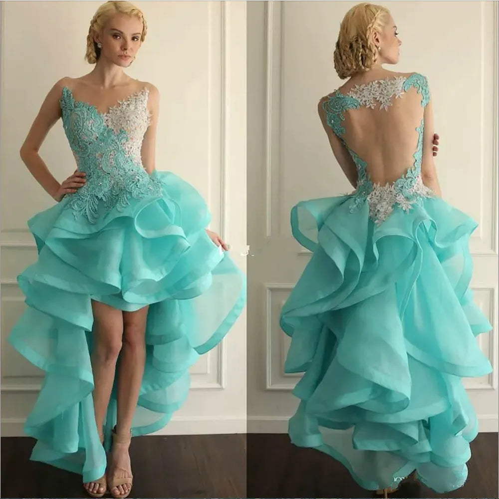 Vestidos de cóctel azules con parte delantera alta y espalda baja, cuello de ilusión, apliques de encaje de organza, vestidos de fiesta con cuentas y volantes