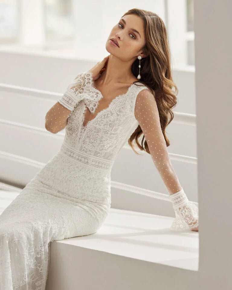 Elegant Mermaid Wedding Dress with Long Sleeves, V-Neckline, and a Flattering Natural Waist for a Sophisticated and Stunning Bridal Look