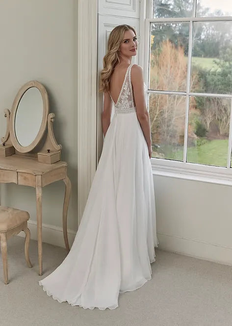 LoveDress Deep V-Neck Wedding Dress Sleeveless A-Line Chiffon Lace Appliques Bride Gown Backless Zipper Train Vestidos De Noiva