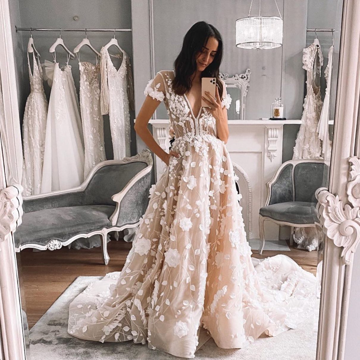 Short Sleeve Wedding Dress With 3D Flowers V Neck Lace Bridal Dresses Wedding Gowns Vestidos de novia