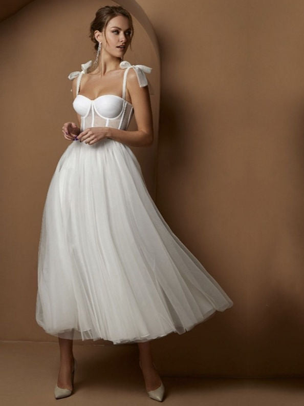 Korta bröllopsklänningar moderna utbenande spaghettirem en linje te längd vit brudklänning vestido de noiva curto