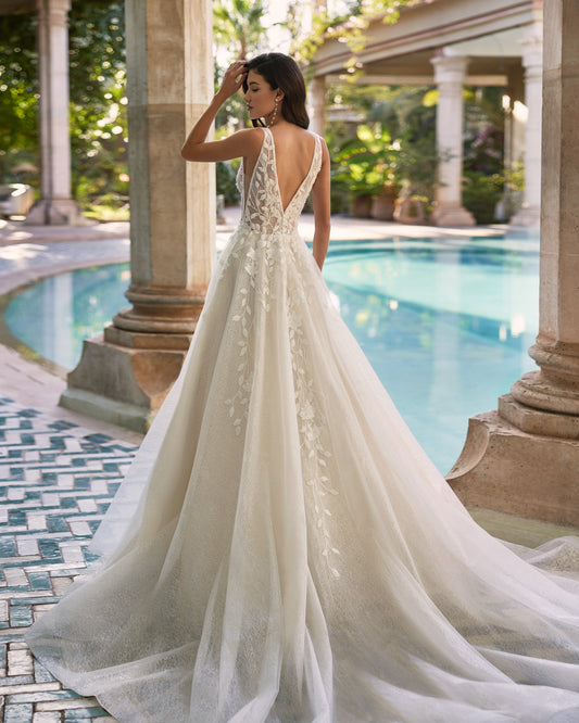 Klassiska Boho Tulle bröllopsklänningar Kvinnor A Line Sexig ärmlös applikationer Backless Bridal Gowns Formella Vestidos de Novias