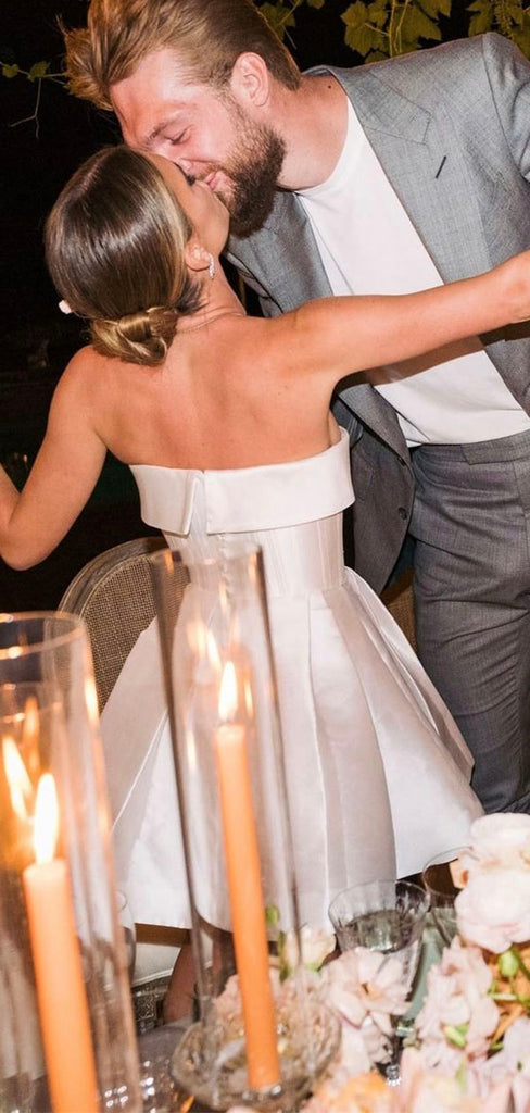 Elegant trägerloser Falten kurzes Hochzeitskleid für Frauen Einfaches Rückenless Eine Linie über Knie Mini Brautkleid Robe de Mariee