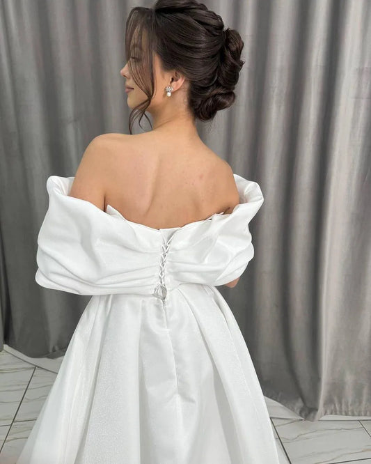 Elegant Satin Wedding Dresses Sweetheart A-Line Pleats Bridal Gown Backless Sleeveless Royal Train Princess Bride Dress