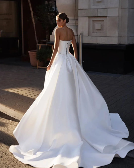 White Modern Simple Wedding Dresses For Women Side Split Sleeveless Pearls Bride Gown Backless Wedding Party Dress