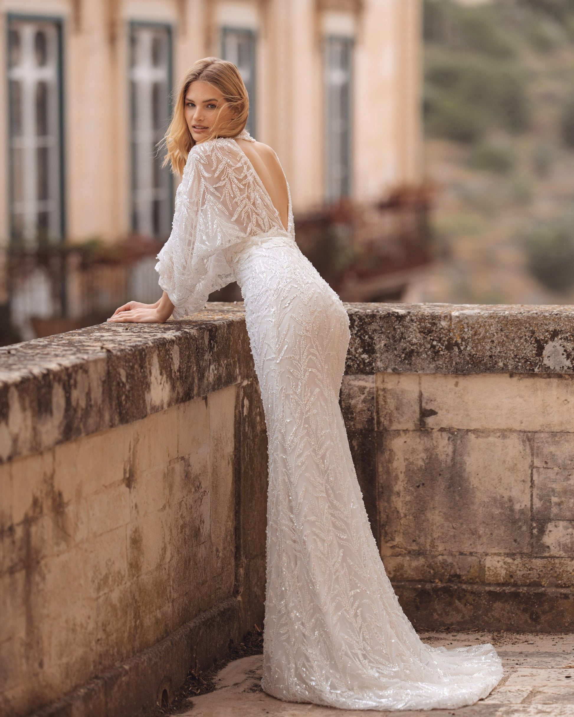 Timeless A-Line Bridal Gown with Elegant Long Sleeves, a Graceful V-Neckline for a Breathtaking and Sophisticated Wedding Look