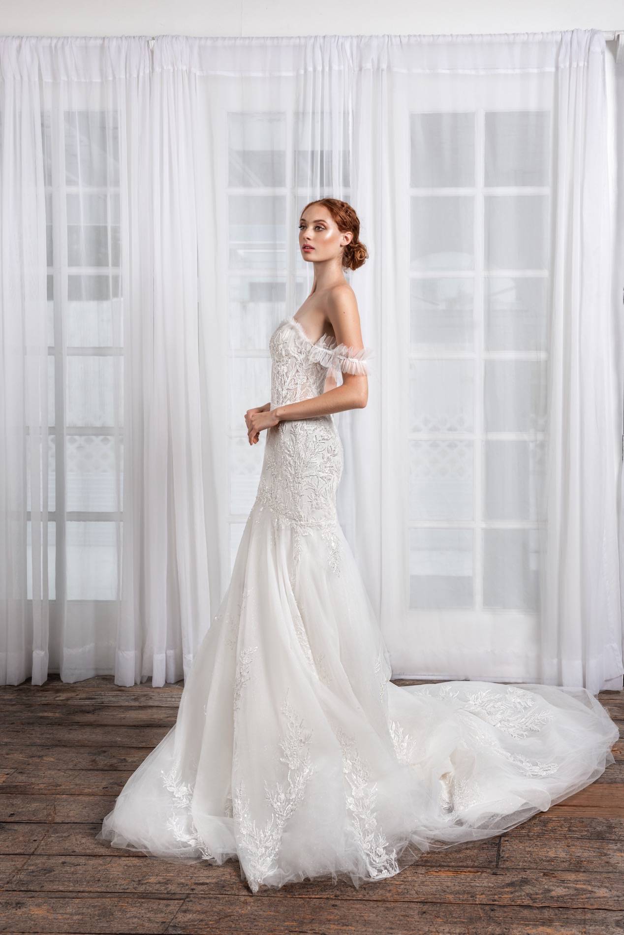 Stunning Off-Shoulder Mermaid Wedding Dress with Sweetheart Neckline & Flattering Natural Waistline