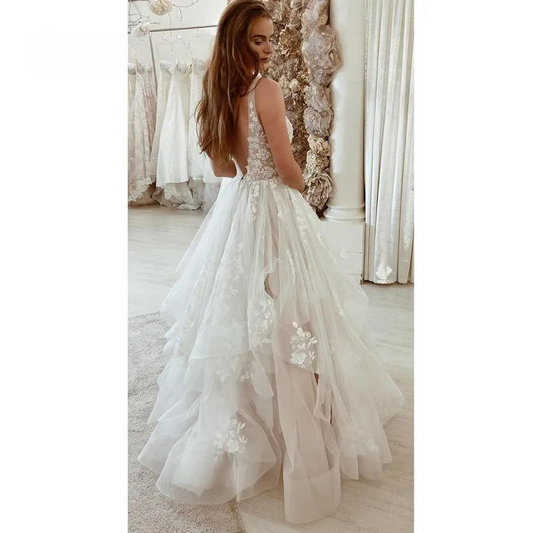 A-Line V-Ausschnitt Boho Hochzeitskleid geschwollene Tulle Prinzessin Brautkleider plus Größe Spitzen Applikationen Rückenfreier Hochzeitsfeierkleider