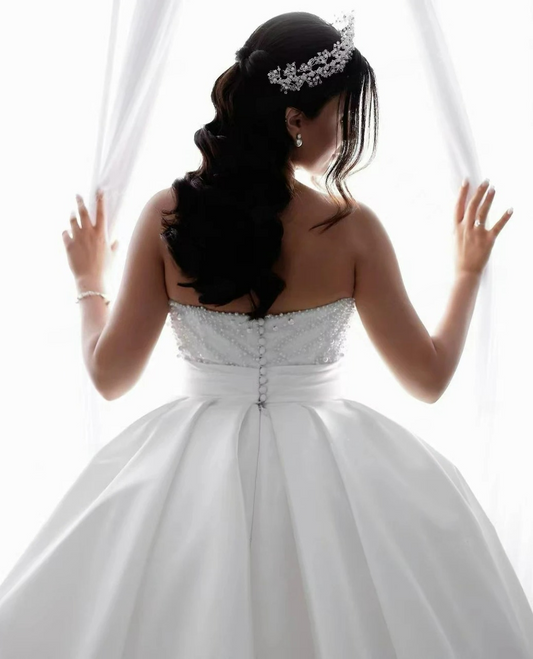 Enkla eleganta satinbröllopsklänningar för kvinnor En linje formell sexig rygglös axellös ärmlös delad brudklänningar vestido novia