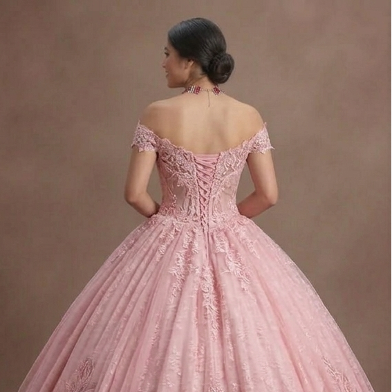 Delicate Lace Pink Quinceañera Dress for Elegant Events
