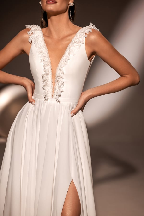 Stunning A-Line Nuptial Dress For Women Sleeveless Deep Neckline Floral Appliques Embellishment Natural Waistline Bridal Gown