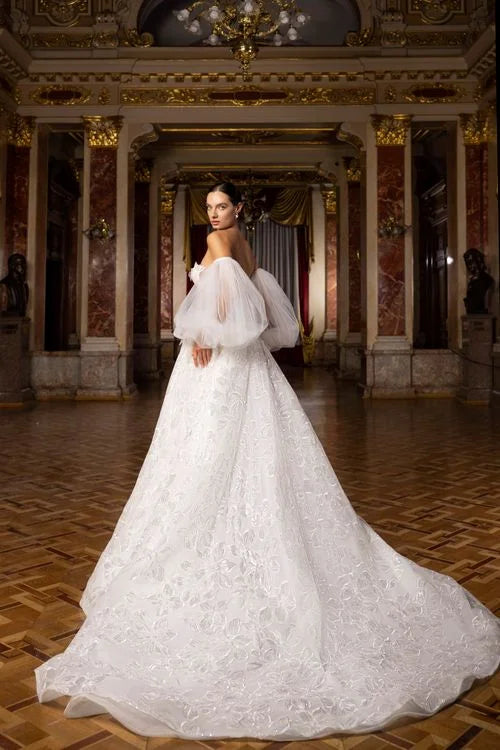 Charming A-Line Wedding Gown with Puff Sleeves, Sweetheart Neckline, and Lace Embellishments