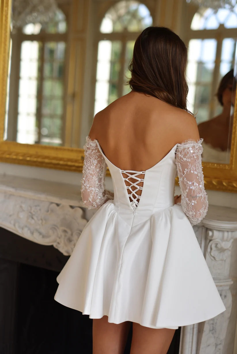 Elegant Short Wedding Dresses Strapless A-Line Ruffles Lace Appliques Pleated Mini Sexy Bridal Gown