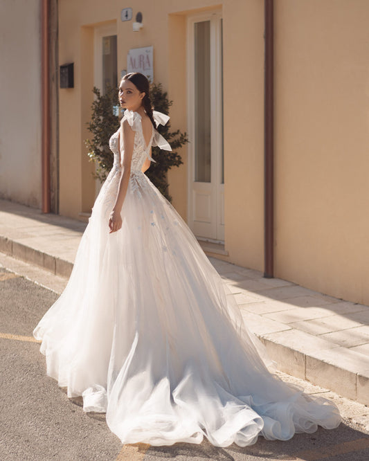 Breathtaking A-Line Wedding Gown with Exquisite Lace, Romantic Cap Sleeves, and a Flattering V-Neckline for an Effortlessly Elegant Bridal Look