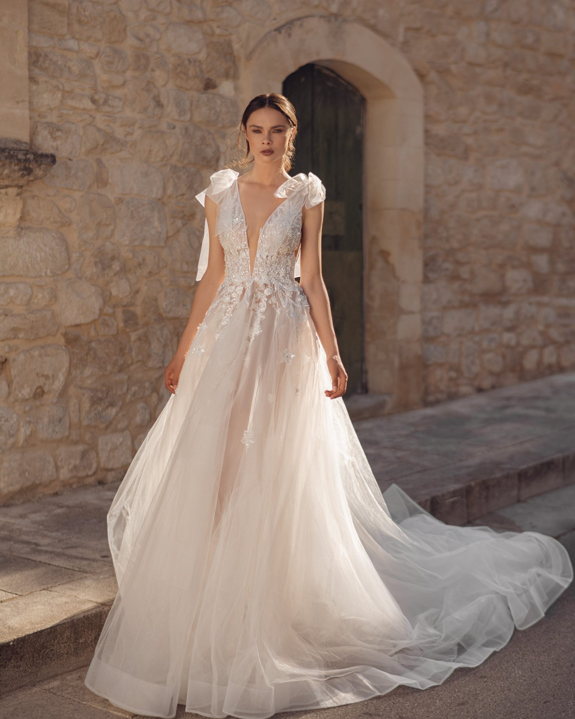 Breathtaking A-Line Wedding Gown with Exquisite Lace, Romantic Cap Sleeves, and a Flattering V-Neckline for an Effortlessly Elegant Bridal Look