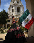 Vintage White Black Quinceanera Dresses Charro Mexcian Girls Floral Applique Tiered Off Shoulder Birthday Sixteen Customized