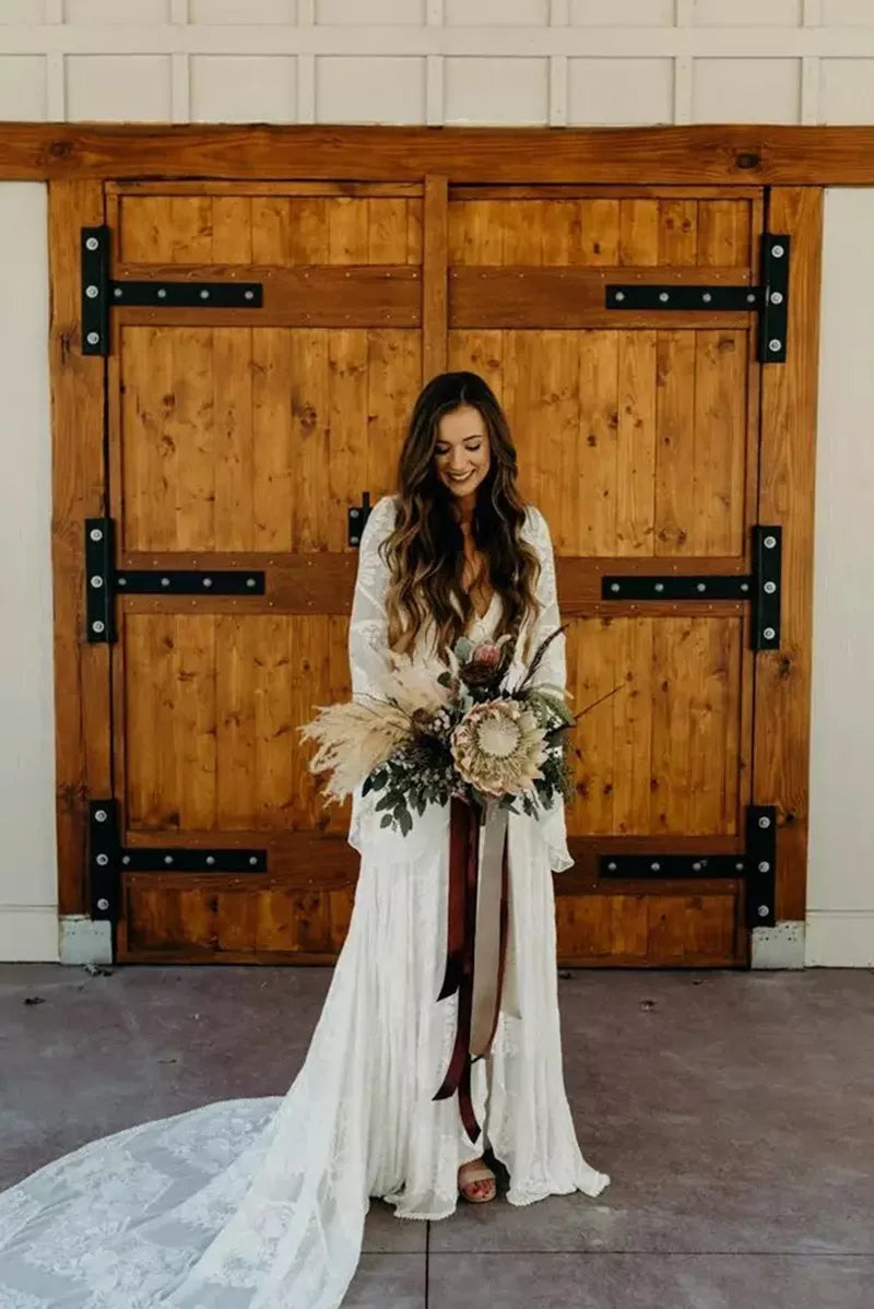 Robes de mariée de style country boho en dentelle longue manches de profondeur V coude une ligne ivory plage bohemian plus taille d'été robes nuptiales