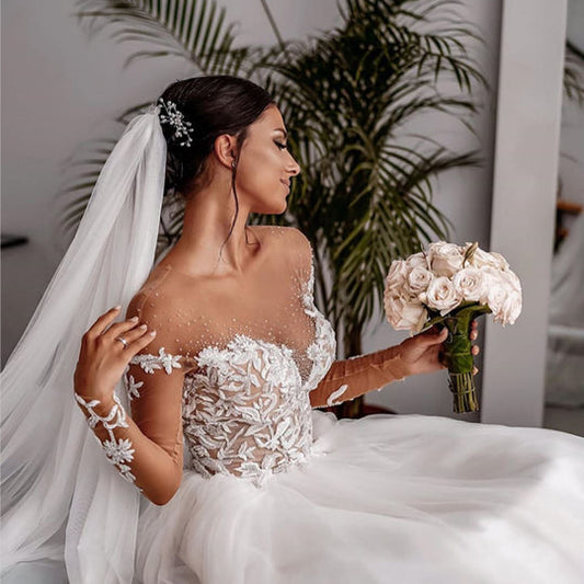  Robes de mariée en tulle en pointillé plage robe de mariee manches longues conception de cou transparent appliques de dentelle formelle