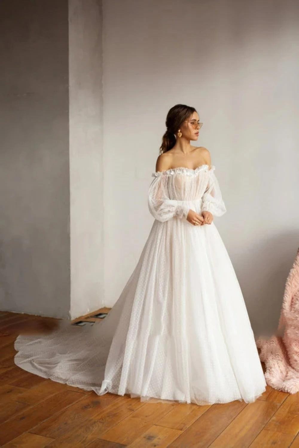 Love Elegant Wave point Off The Shoulder Sweetheart Tulle Wedding Dresses A-Line Floor Length Puffy Sleeves Backless Bridal Gown