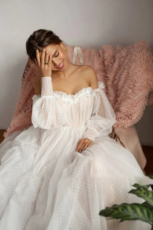 Älskar elegant vågpunkt utanför axeln älskling tyll bröllopsklänningar a-line golvlängd puffiga ärmar rygglös brudklänning