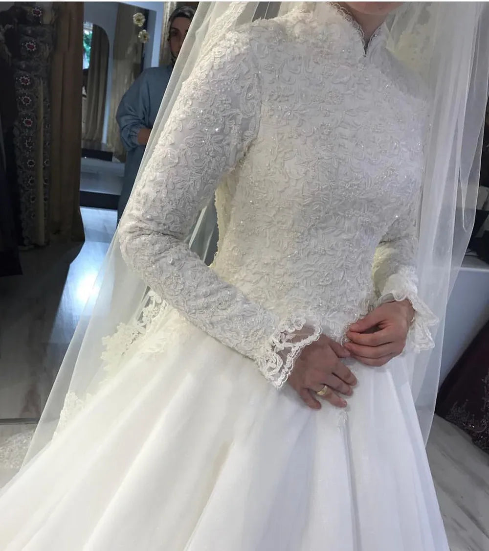 Customized White Arabic Long Sleeves Muslim Wedding Dresses Princess High Neck Lace Appliques Bridal Dresses Robe De Mariage