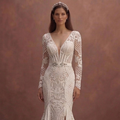 Ivory Lace Mermaid Wedding Dress with Sculpted Silhouette