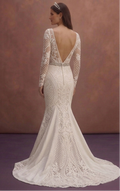 Ivory Lace Mermaid Wedding Dress with Sculpted Silhouette