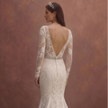 Ivory Lace Mermaid Wedding Dress with Sculpted Silhouette